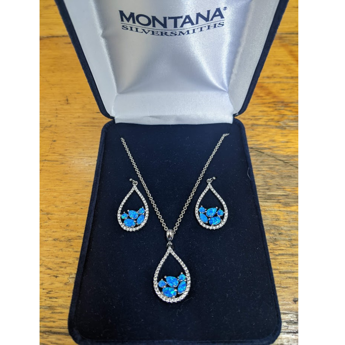 Montana Silversmiths Opal Cluster Teardrop Set