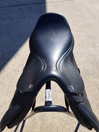 Letek Close Contact Jumping Saddle - Saddleworld Devonport