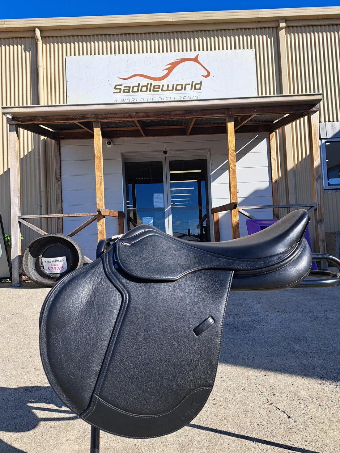 Letek Close Contact Jumping Saddle - Saddleworld Devonport