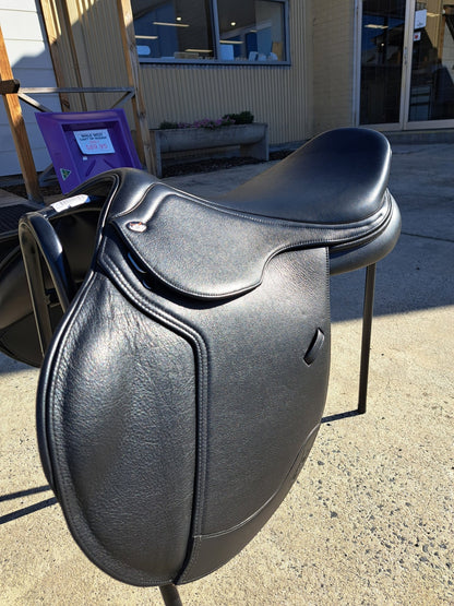 Letek Close Contact Jumping Saddle - Saddleworld Devonport
