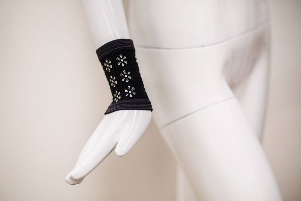 Rambo Ionic Wrist Support - Saddleworld Devonport