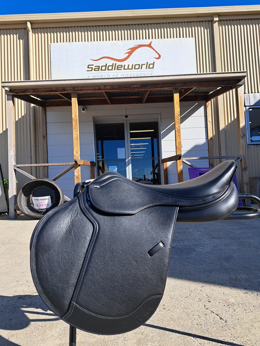 Letek Close Contact Jumping Saddle