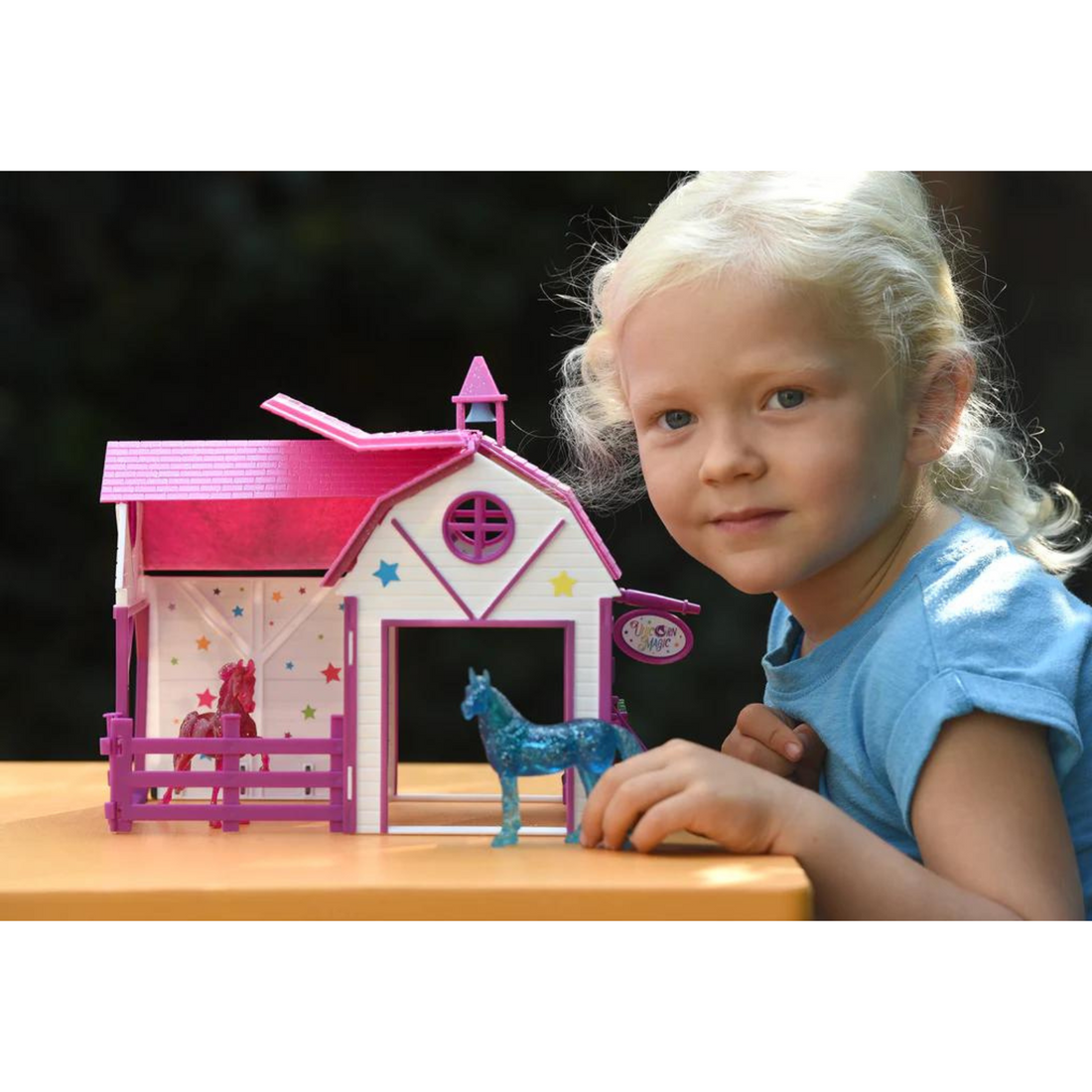 Breyer Unicorn Magic Barn Set